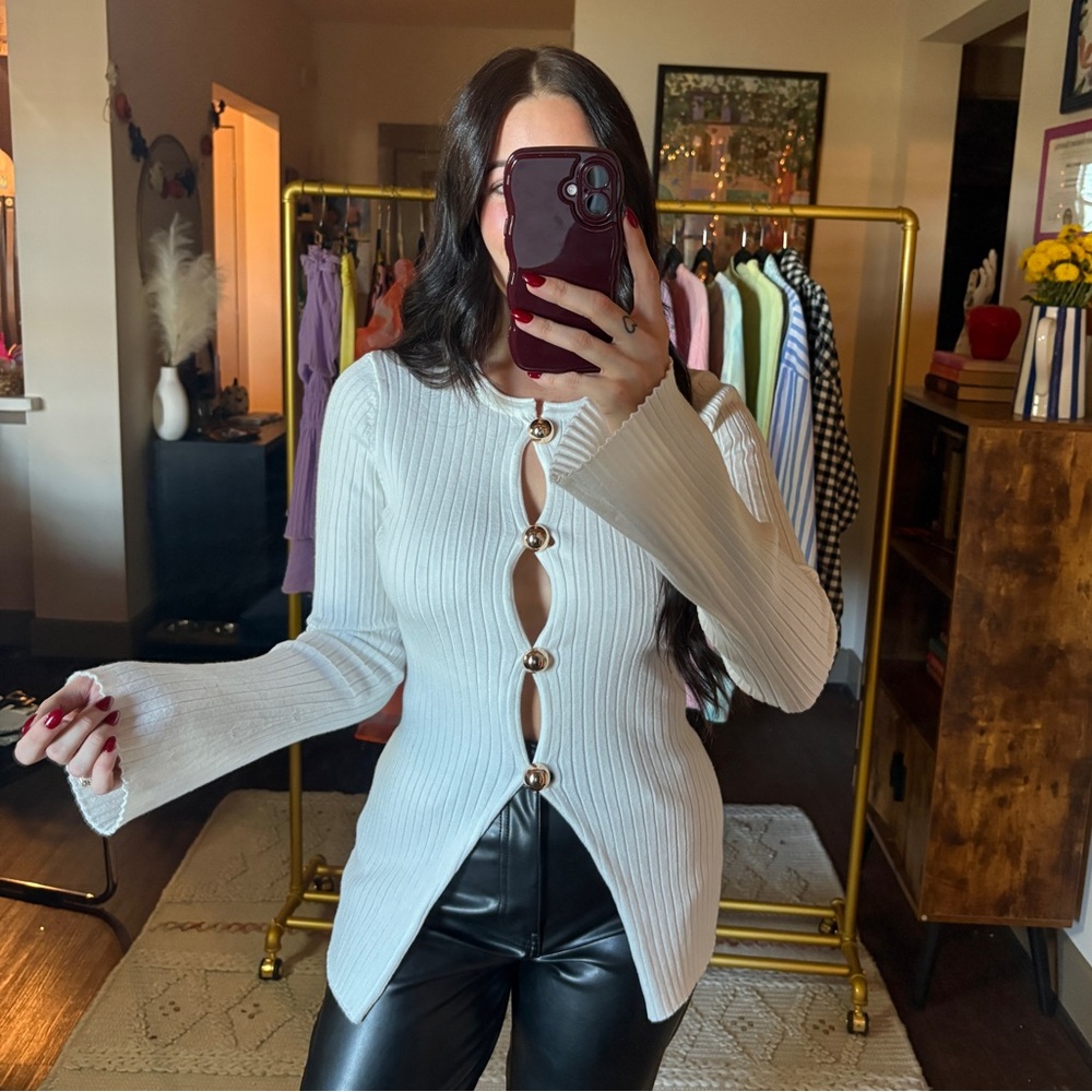 NEW Commense White Ribbed Knit Button Front Sweater